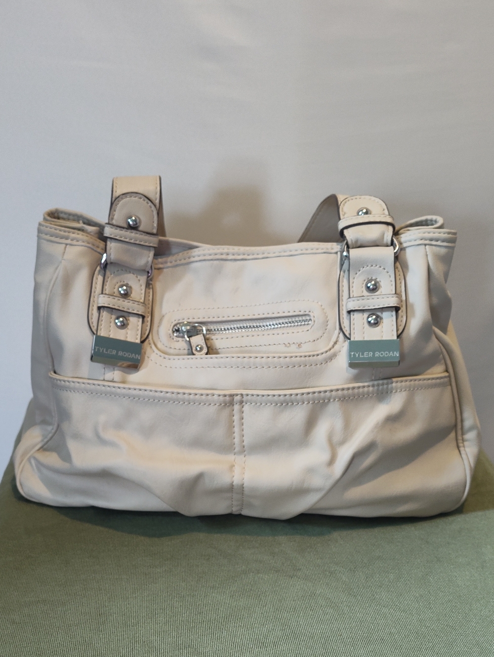 Tyler Rodan, Shell Color, LG Satchel